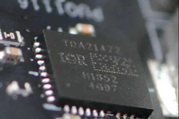 Infineon TDA21472 Datasheet:  OptiMOS™ Powerstage DC-DC Converter Voltage Regulator